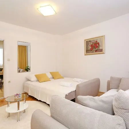Neva Modern Gæstehus 4*
