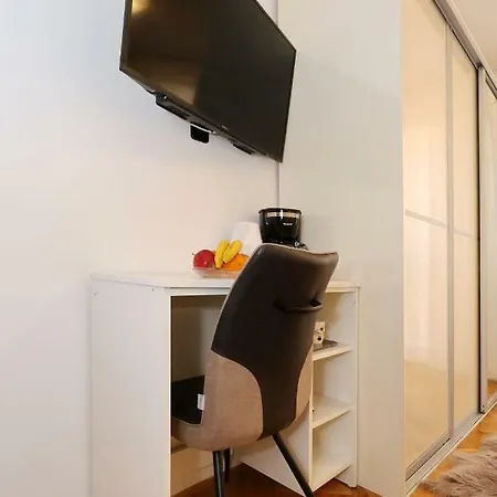 Neva Modern בית הארחה זאדאר