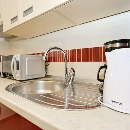 Neva Modern בית הארחה זאדאר