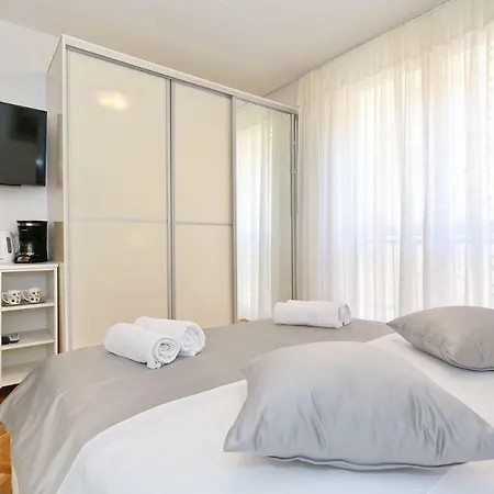 בית הארחה Neva Modern