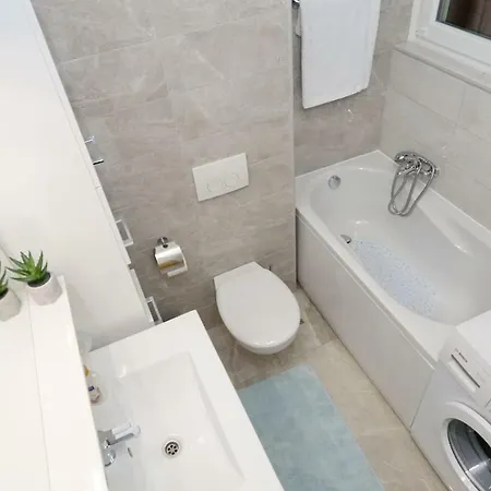 בית הארחה Neva Modern