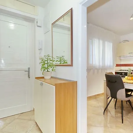 Neva Modern בית הארחה